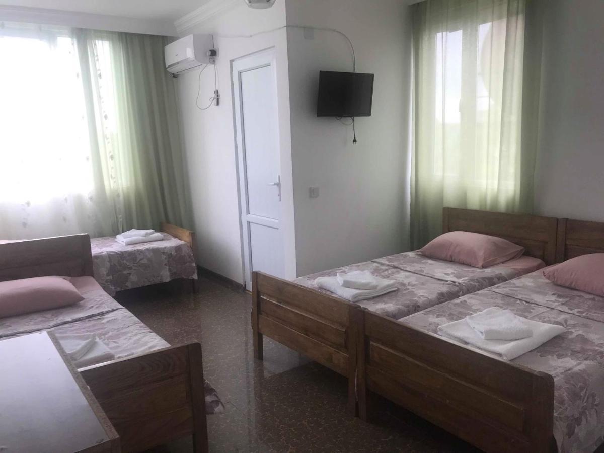 Twins Guest House By Black Sea Kobuleti Esterno foto