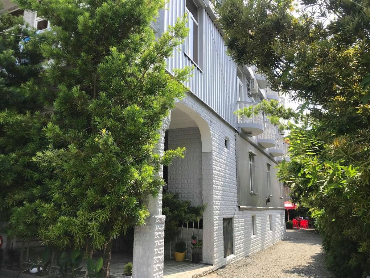 Twins Guest House By Black Sea Kobuleti Esterno foto