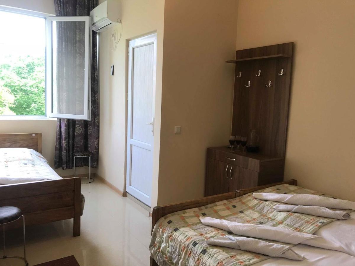 Twins Guest House By Black Sea Kobuleti Esterno foto