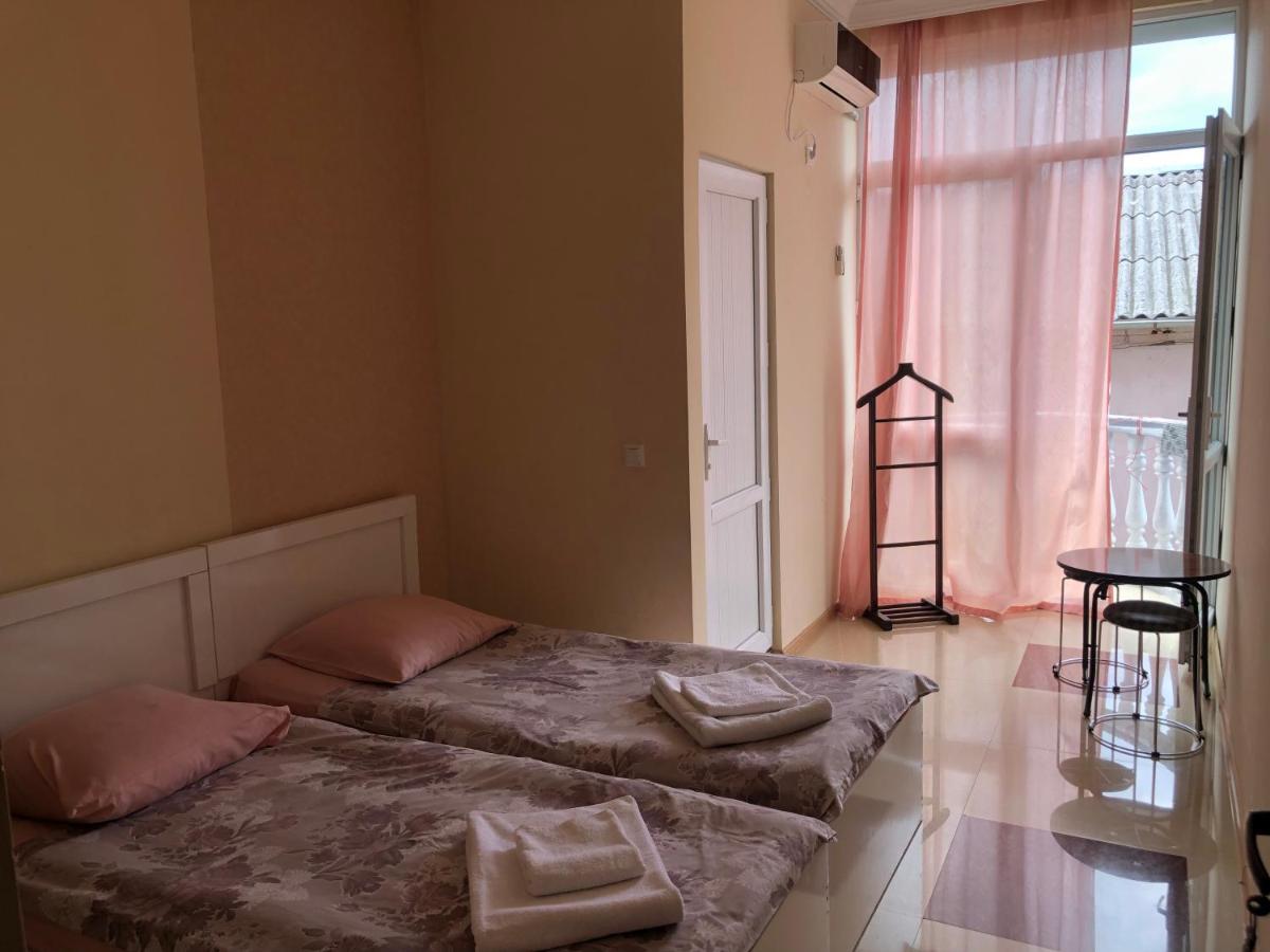 Twins Guest House By Black Sea Kobuleti Esterno foto