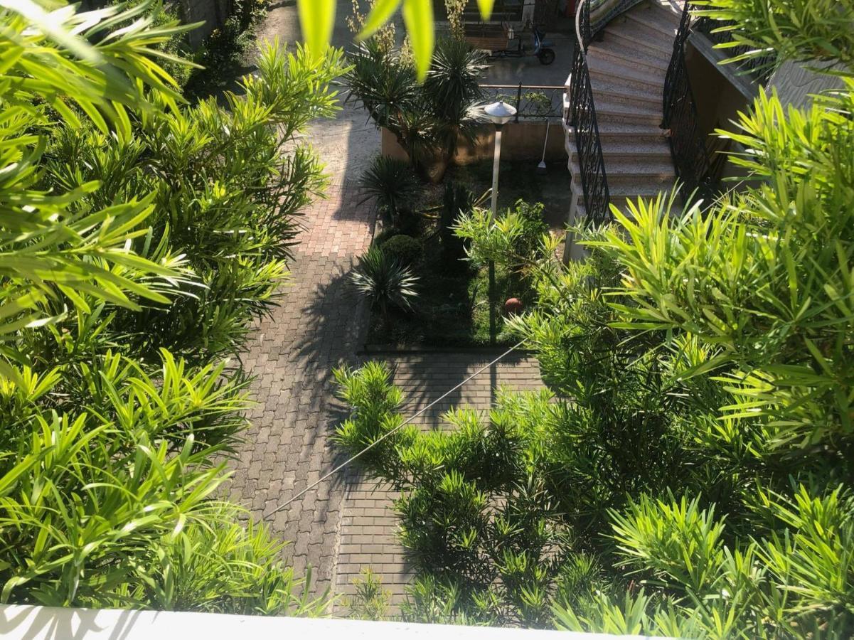Twins Guest House By Black Sea Kobuleti Esterno foto