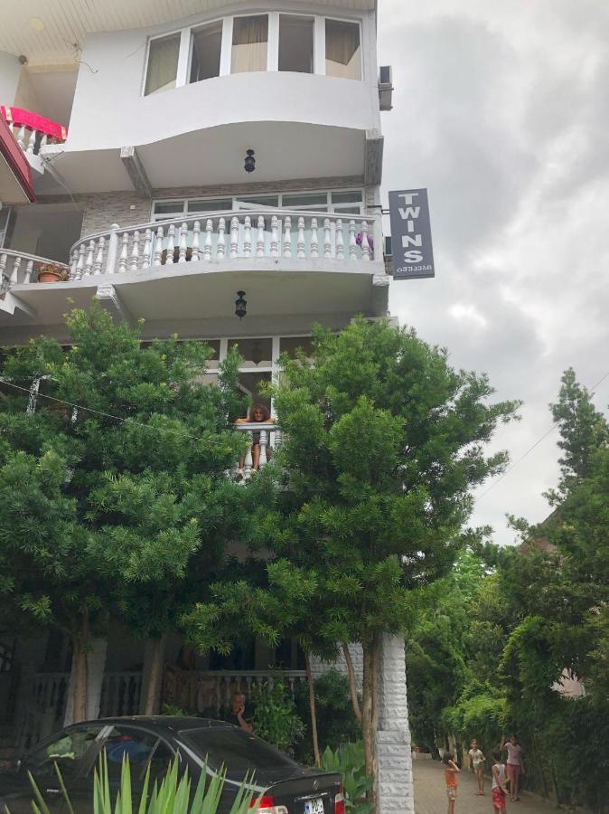 Twins Guest House By Black Sea Kobuleti Esterno foto