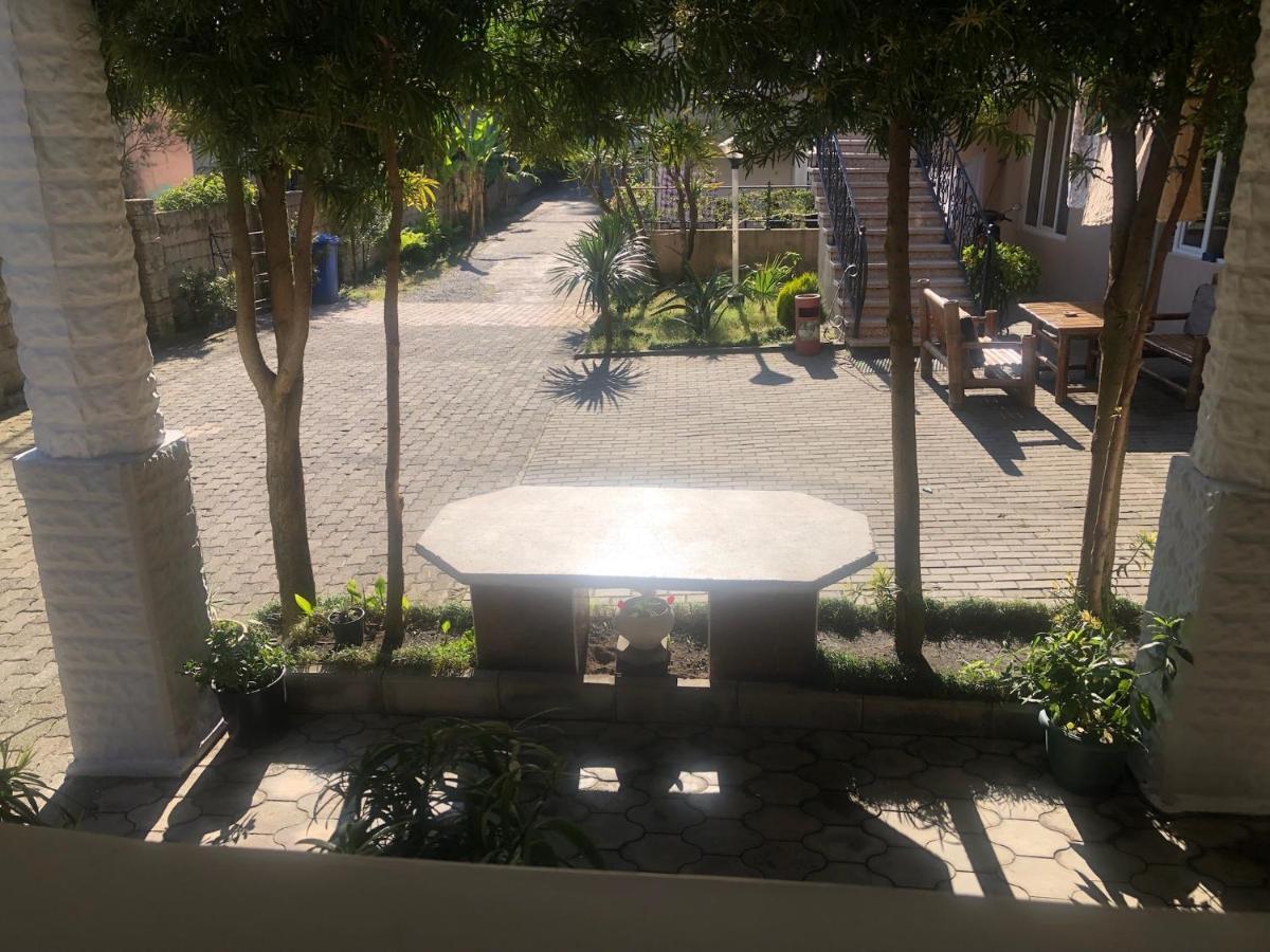 Twins Guest House By Black Sea Kobuleti Esterno foto