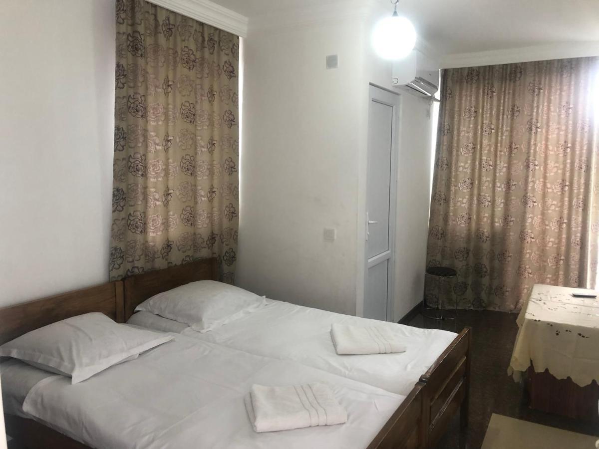 Twins Guest House By Black Sea Kobuleti Esterno foto