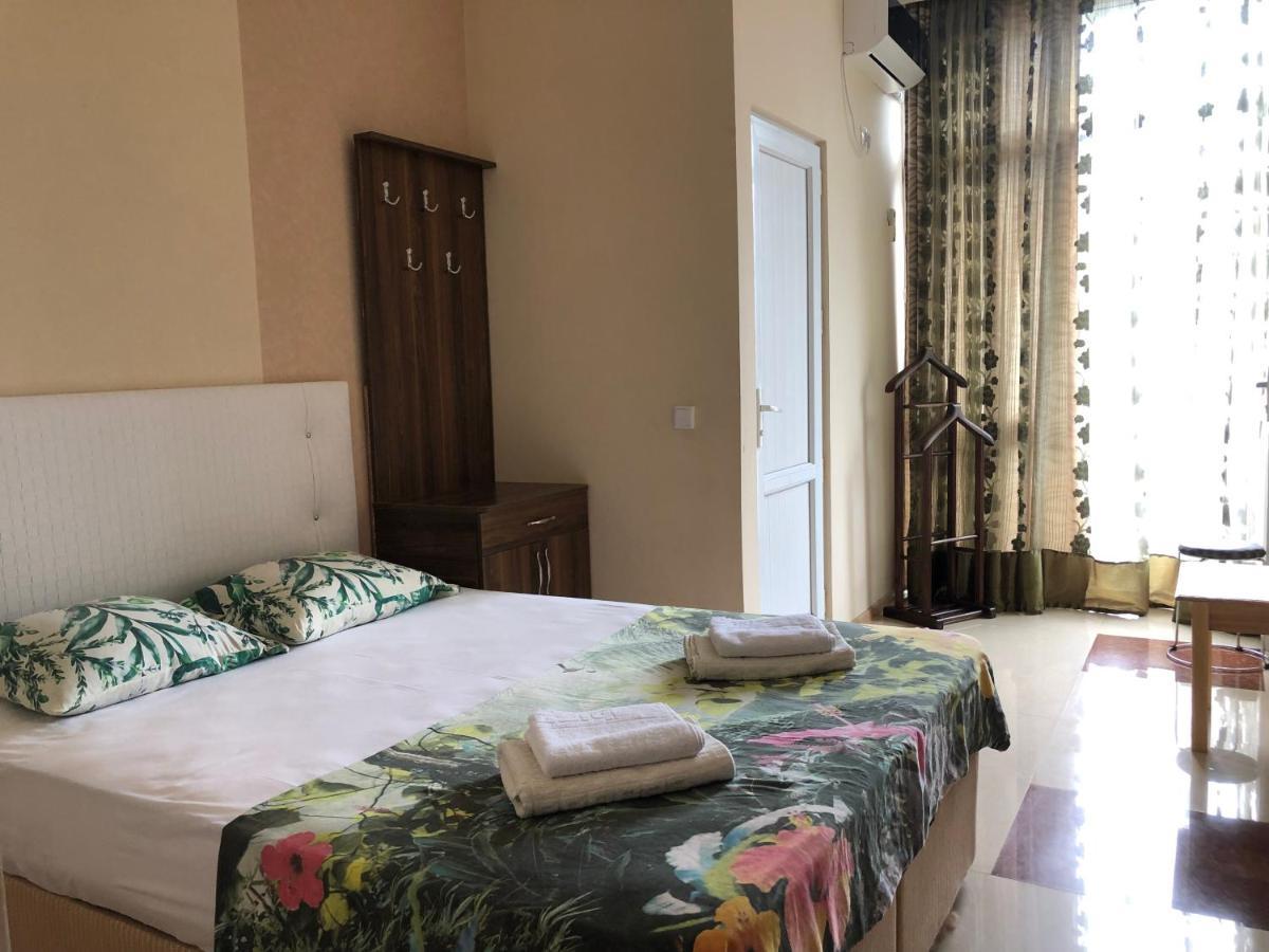 Twins Guest House By Black Sea Kobuleti Esterno foto