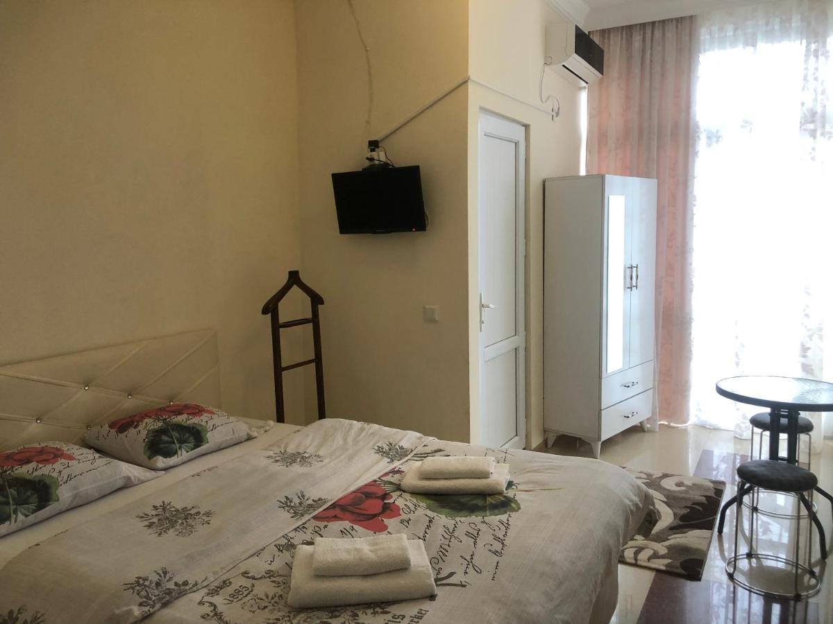 Twins Guest House By Black Sea Kobuleti Esterno foto