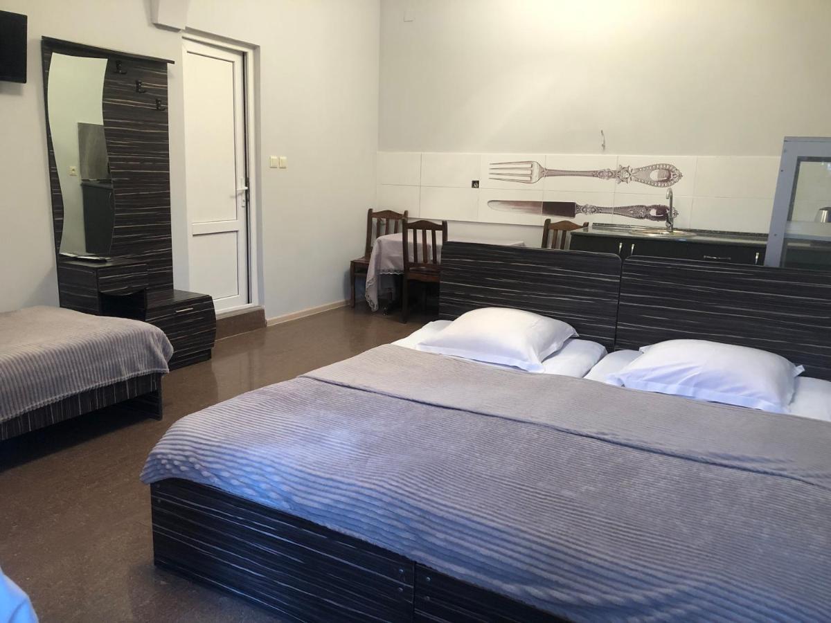 Twins Guest House By Black Sea Kobuleti Esterno foto