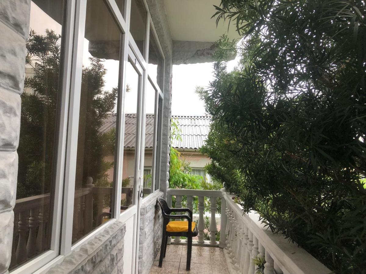 Twins Guest House By Black Sea Kobuleti Esterno foto
