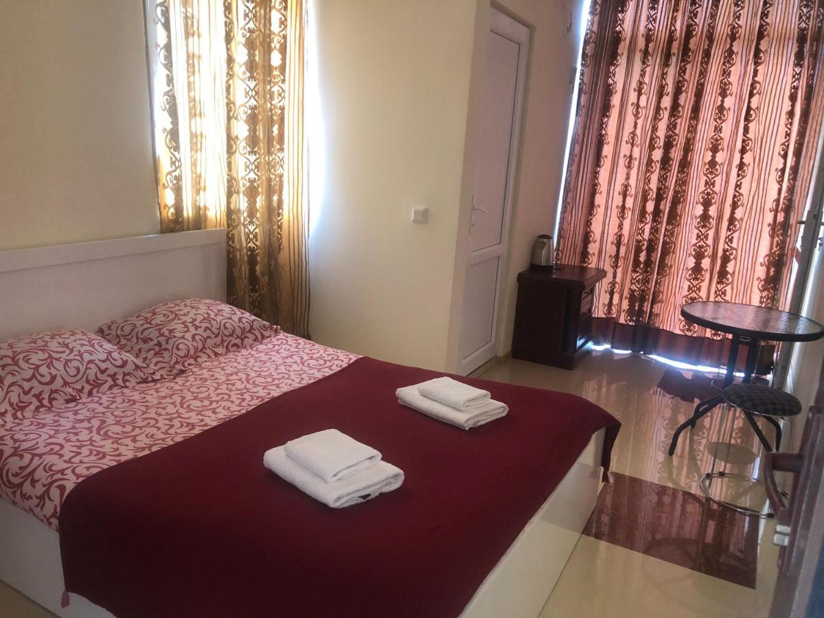 Twins Guest House By Black Sea Kobuleti Esterno foto